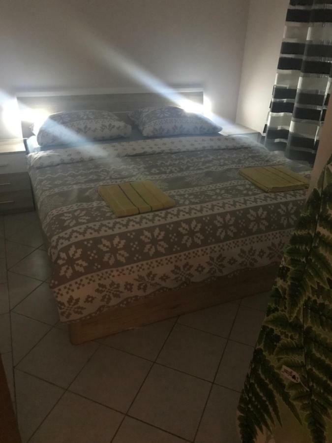 Apartman Petra 2 Vir Exteriör bild