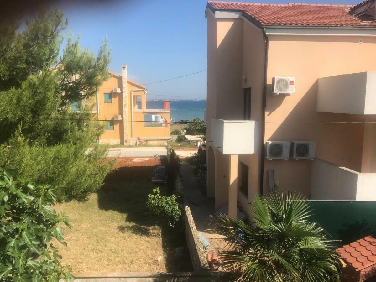 Apartman Petra 2 Vir Exteriör bild