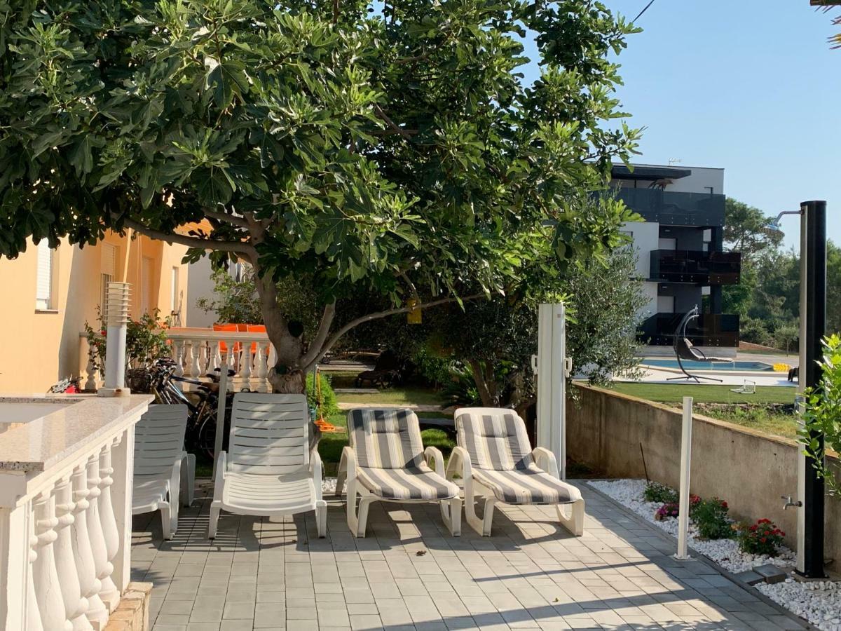 Apartman Petra 2 Vir Exteriör bild