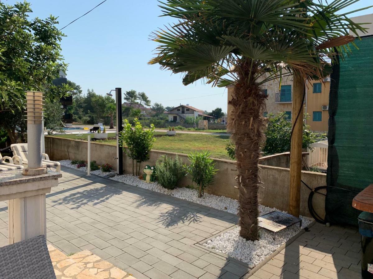 Apartman Petra 2 Vir Exteriör bild