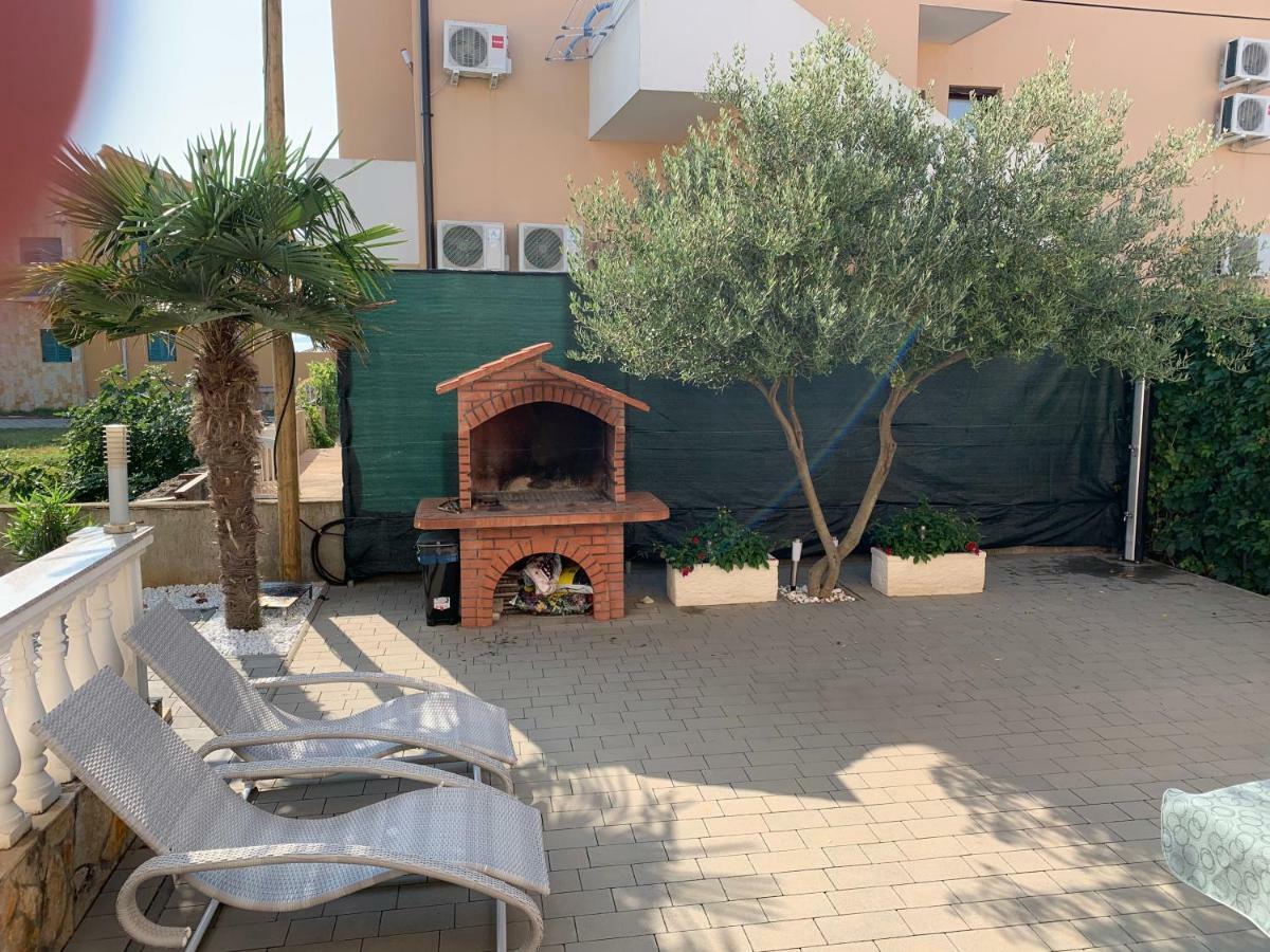 Apartman Petra 2 Vir Exteriör bild